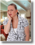 picture depicting a young woman with a toothache